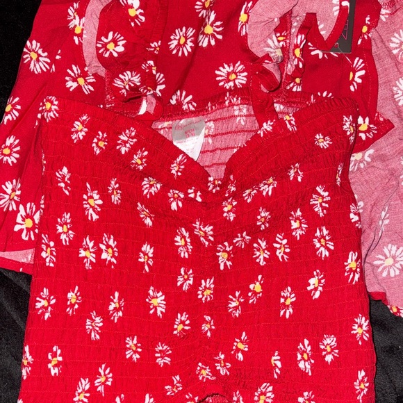 No Boundaries Red Daisy Print Two-Piece Set - Picture 6 of 12